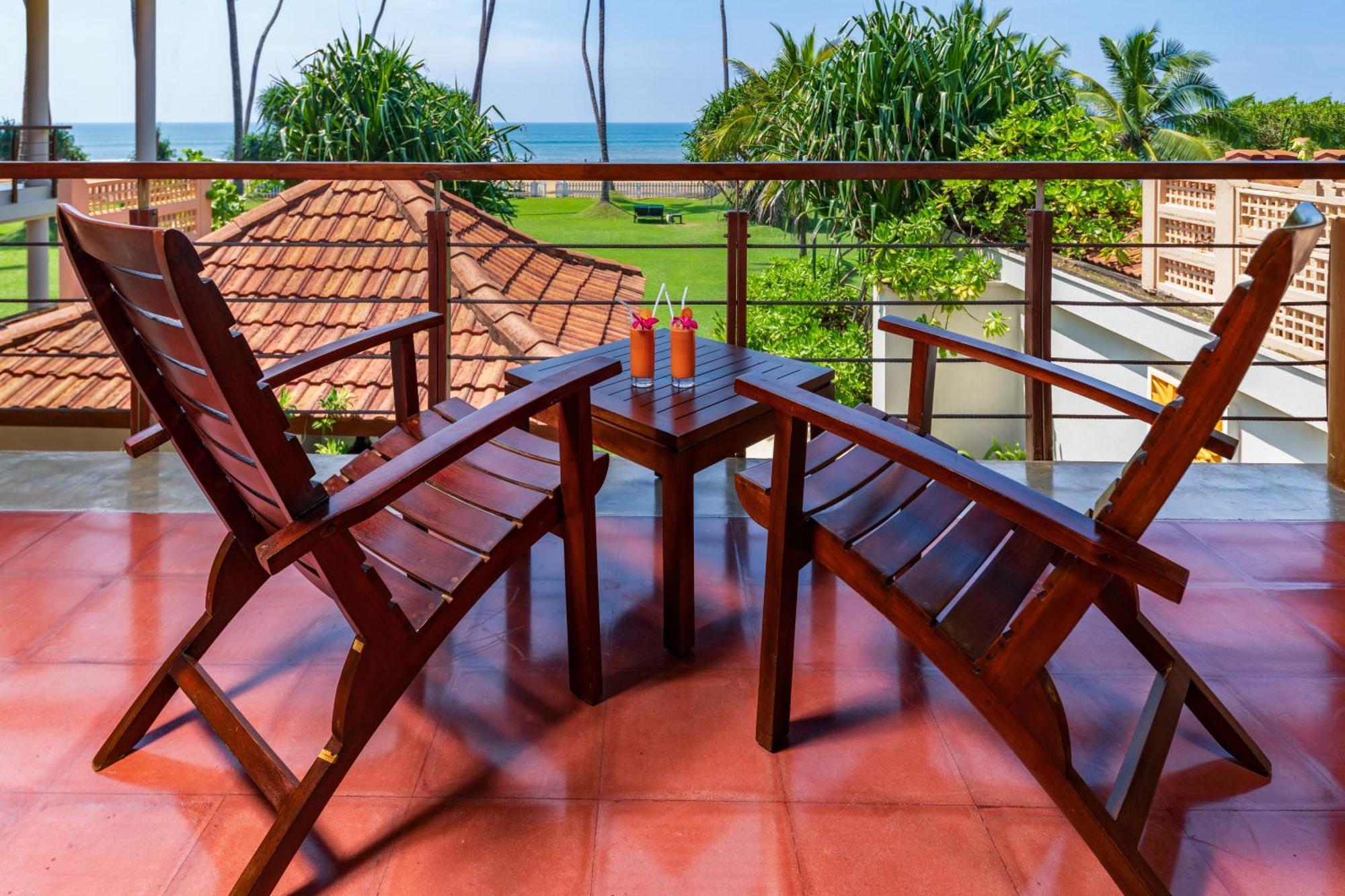 Serene Pavilions Wadduwa Room photo